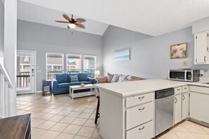 Interior - Southwindsw D6 Condo w/beach access, pool, shuffleboard!Sleeps 8! (Panama City Beach)