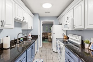 Réfrigérateur, micro-ondes, four, lave-vaisselle