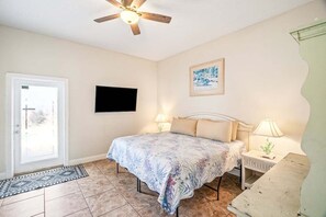 4 bedrooms, free WiFi - 3 Story Home,Private Bool,Walk to Beach,Sleeps 14! (Panama City Beach)