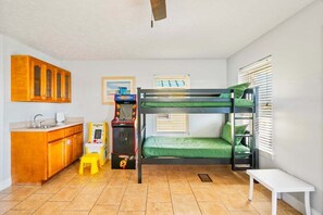 4 bedrooms, free WiFi