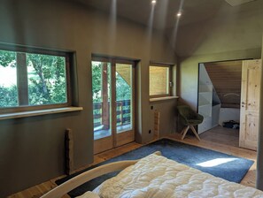 3 bedrooms, travel cot, WiFi, bed sheets