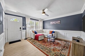 Smart TV - Renovated 3BR Near Uptown, Airport & Stadium (Charlotte)