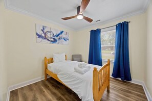 3 makuuhuonetta, silitysrauta/-lauta, ilmainen Wi-Fi, vuodevaatteet