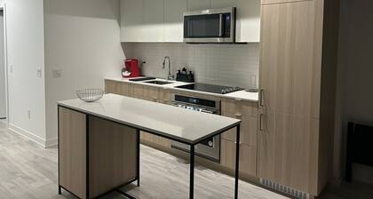 Chic retreat in the heart of Beautiful Port Credit