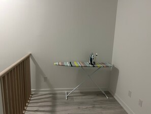 Interior - Chic retreat in the heart of Beautiful Port Credit (Mississauga)