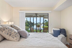 2 bedrooms, iron/ironing board, WiFi, bed sheets - Stunning lakefront condo near 
Siesta Key beach (Sarasota)