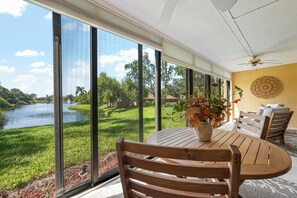 Dining - Stunning lakefront condo near 
Siesta Key beach (Sarasota)