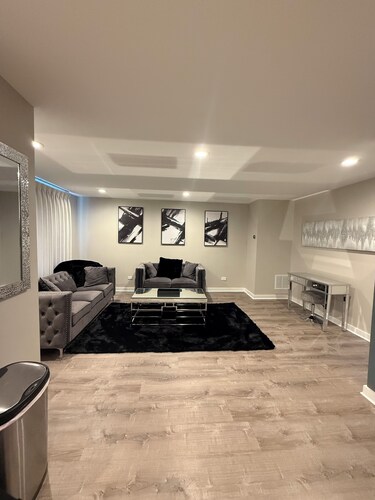 Superb townhome with Near Lake in vibrant Chicago