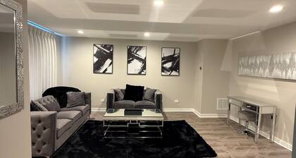 Superb townhome with Near Lake in vibrant Chicago