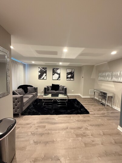 Superb townhome with Near Lake in vibrant Chicago