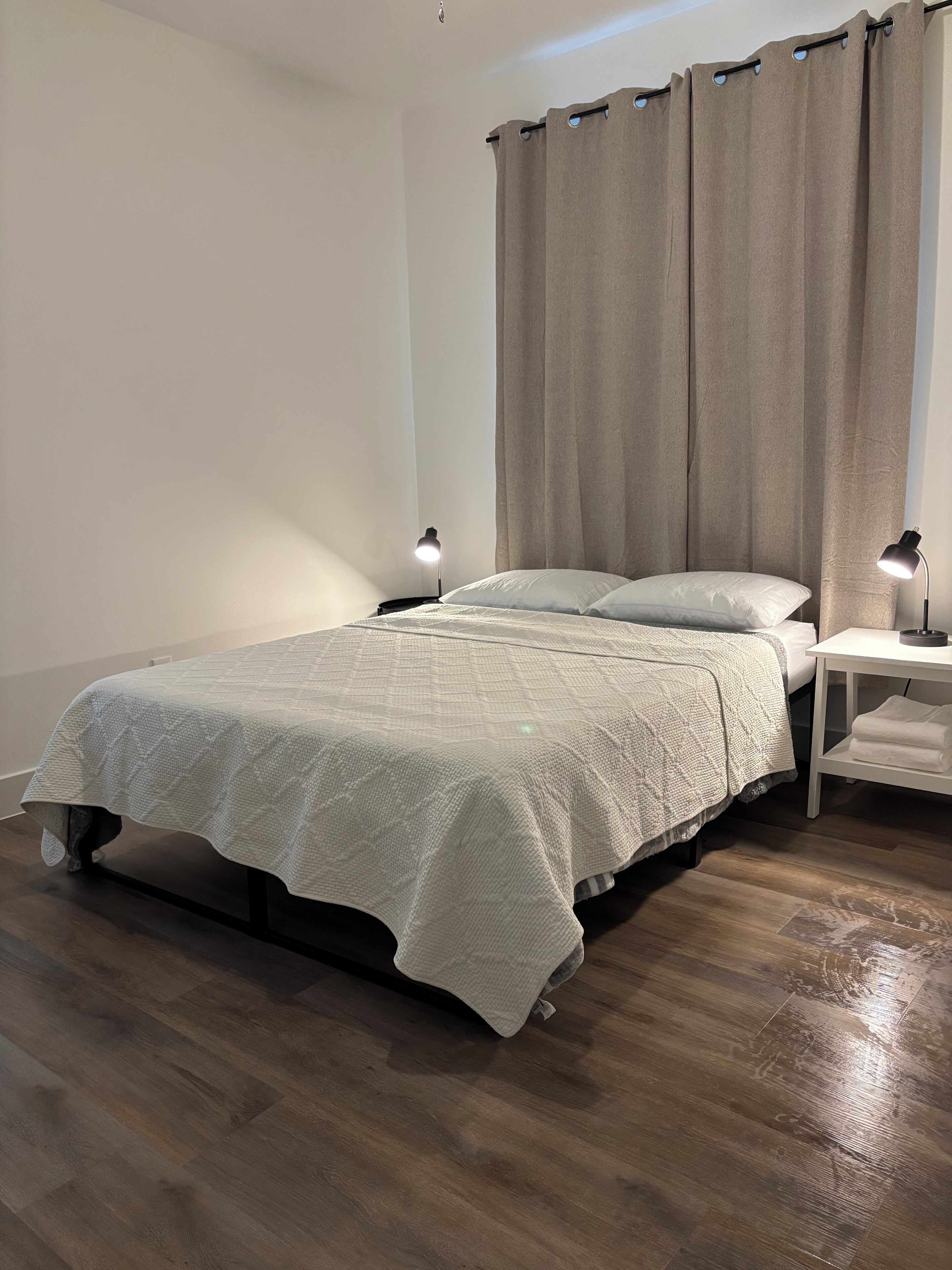 2 slaapkamers, een strijkplank/strijkijzer, gratis wifi, beddengoed