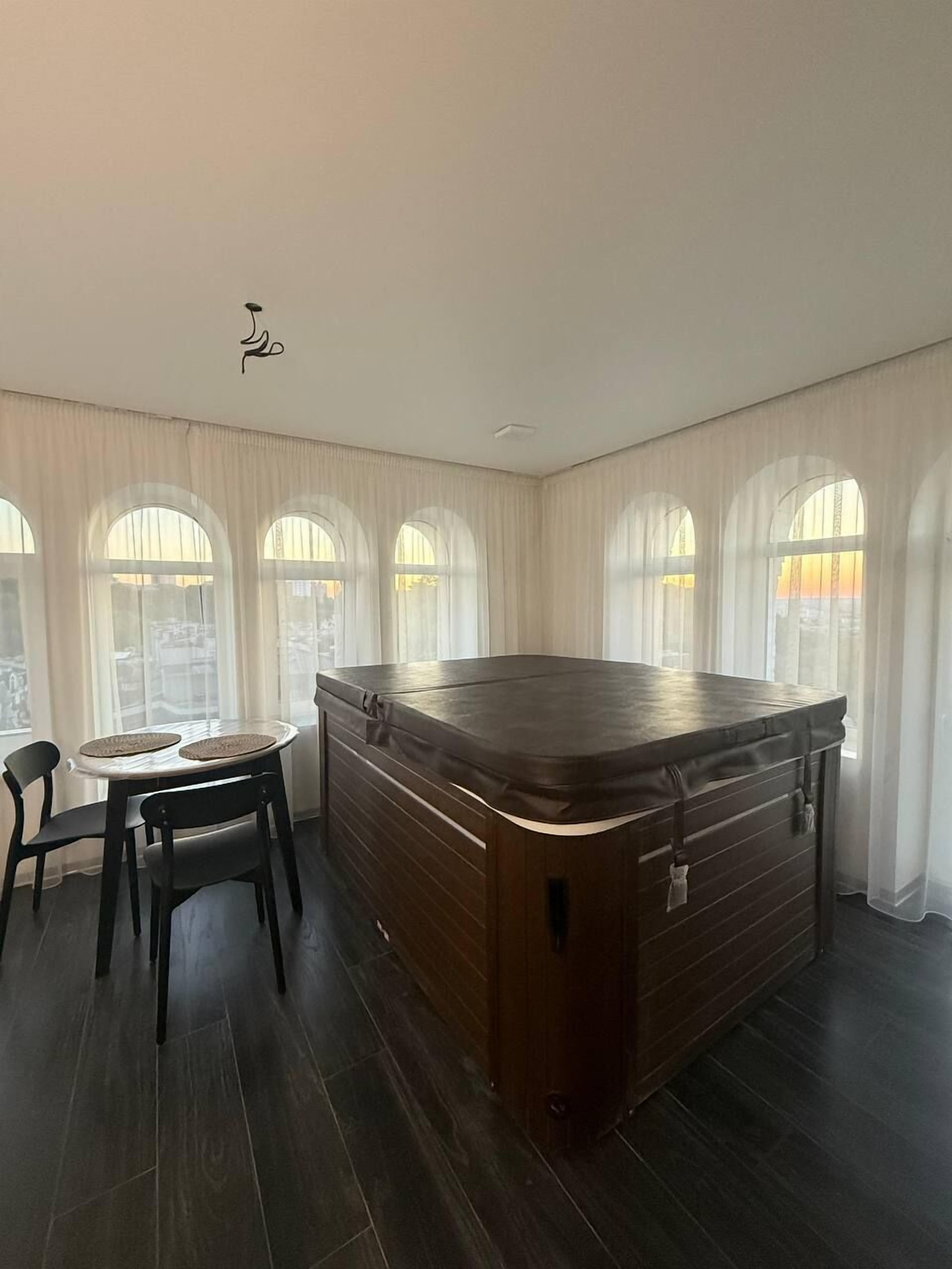 Couples treatment room(s), body treatments, hydrotherapy