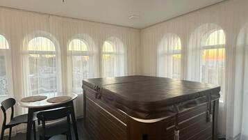 Couples treatment room(s), body treatments, hydrotherapy