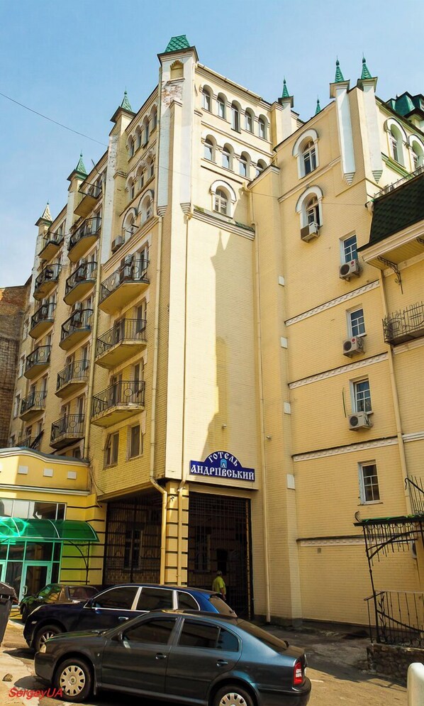 Mặt tiền nơi lưu trú