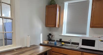 NICE Cozy APT 4-Bedroom 5-Beds Easy Parking