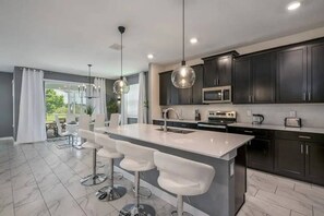 Fridge, microwave, oven, stovetop - 6 Bedrooms/ 5 Bedrooms/ Champions Gate (689 WS) (Kissimmee)