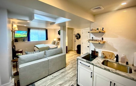 Interior. Peaceful Pines Haven~ cozy studio near the ponds