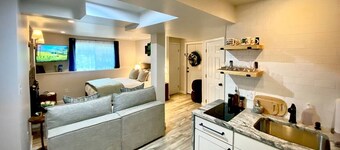 Peaceful Pines Haven~ cozy studio near the ponds