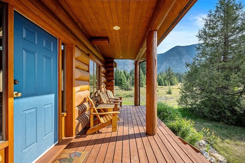 Maple & Moose | Hot Tub | Yard | Mountain Views