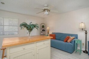 Apartment - Two Suns at The Beach - White Sand and Shopping (Orange Beach)