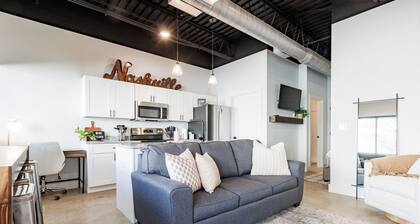 Cozy Condo minutes from downtown Nashville
