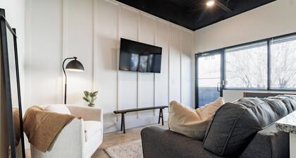 Cozy Condo minutes from downtown Nashville