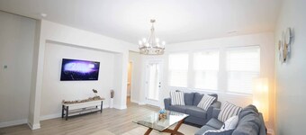 Getaway on Mclernon - Top Notch Mid Term Stay