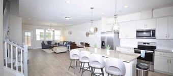 Getaway on Mclernon - Top Notch Mid Term Stay