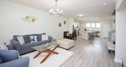Getaway on Mclernon - Top Notch Mid Term Stay
