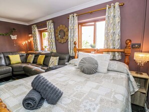 1 bedroom, individually decorated, individually furnished, free WiFi - Pentre Country Studio (Wrexham)