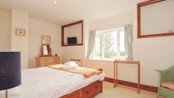 3 bedrooms, individually decorated, individually furnished, free WiFi