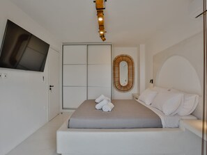 1 bedroom, in-room safe, iron/ironing board, travel cot