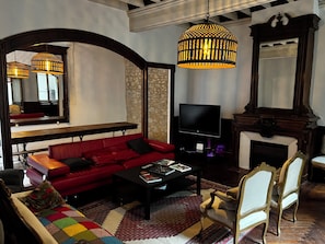 Télévision, cheminée