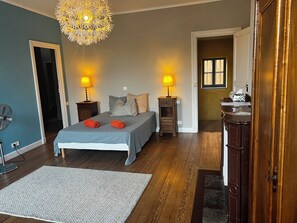 4 chambres, fer et planche à repasser, accès Internet, draps fournis