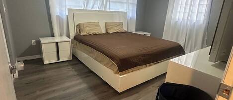 3 Schlafzimmer, Bügeleisen/Bügelbrett, WLAN, Bettwäsche