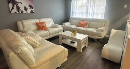 Cozy Modern Home Near Skydiving & Local Fun, Peaceful Family Getaway