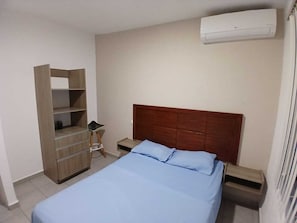 2 chambres, fer et planche à repasser, Wi-Fi, draps fournis