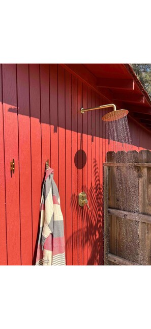 Exterior detail - Newly renovated eccentric round house in historic Angels Camp (Angels Camp)