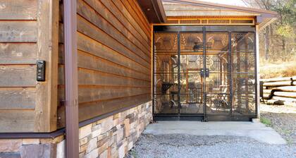 Horse Farm, Valley Views, Hiking Trails, Peaceful Escape