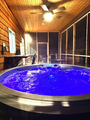 Indoor spa tub
