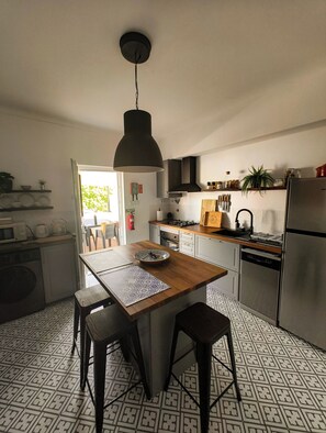 Microwave, oven, stovetop, dishwasher