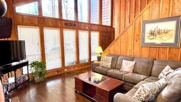 Televisie en een open haard