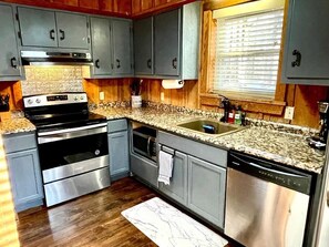 Microwave, oven, stovetop, dishwasher - Surprise Valley - 3/2 Pickwick Lake Cabin - no pet fee (Counce)