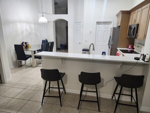 Fridge, microwave, oven, stovetop - 2 master bed rooms 2 theme kid bedrooms great for 2 full families 13min DISNEY (Clermont)