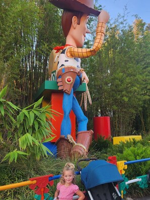 Children’s area - 2 master bed rooms 2 theme kid bedrooms great for 2 full families 13min DISNEY (Clermont)