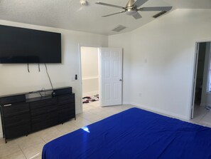 4 habitaciones, escritorio, tabla de planchar con plancha y wifi gratis 