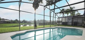 Outdoor pool - 2 master bed rooms 2 theme kid bedrooms great for 2 full families 13min DISNEY (Clermont)