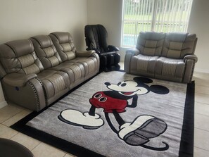 Interior - 2 master bed rooms 2 theme kid bedrooms great for 2 full families 13min DISNEY (Clermont)