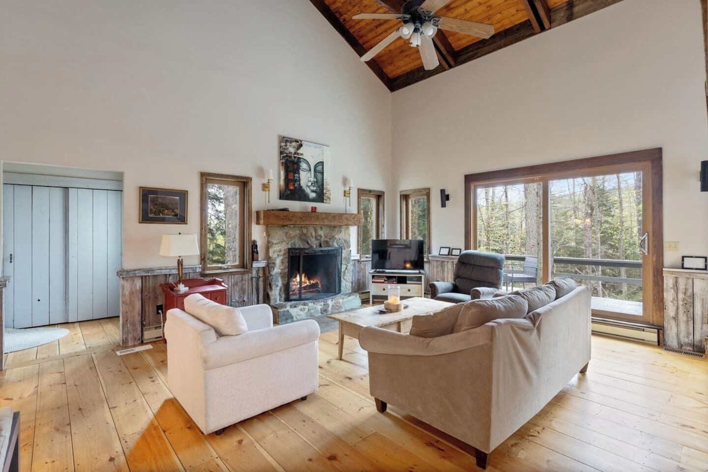 Télévision, cheminée