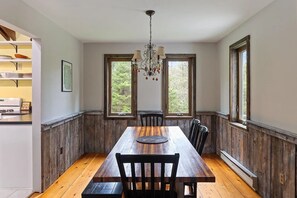 Dining - Hidden Birch at Sugarbush (Fayston)
